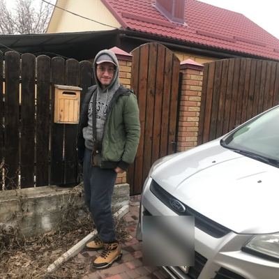 Я біля нашого дому